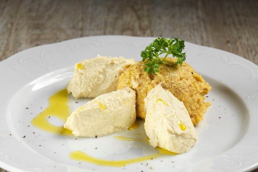 Formaggella di Bossico al ristorante Miralago di Bossico