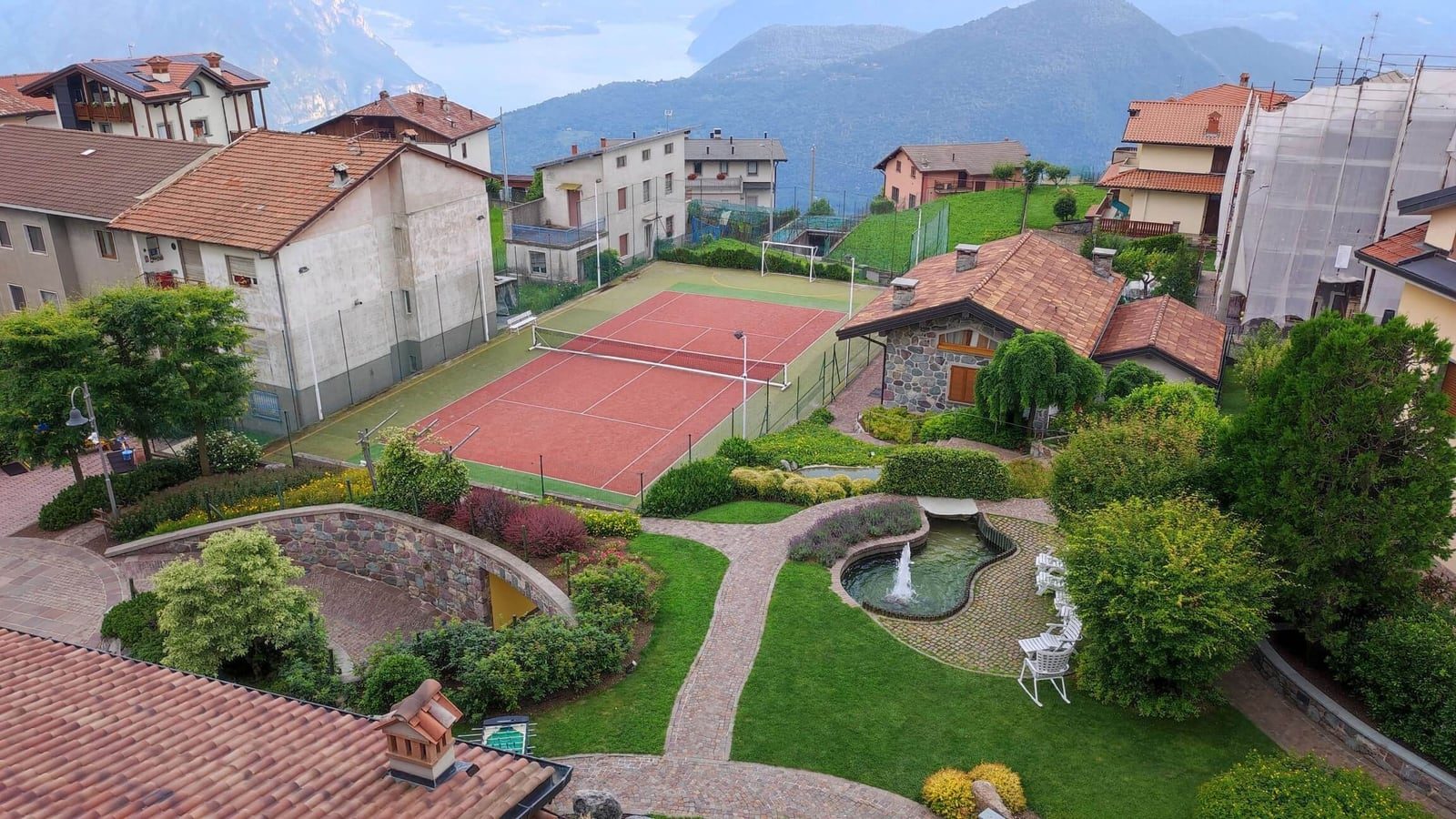 Campo da tennis dell'Hotel Miralago per soggiorni attivi