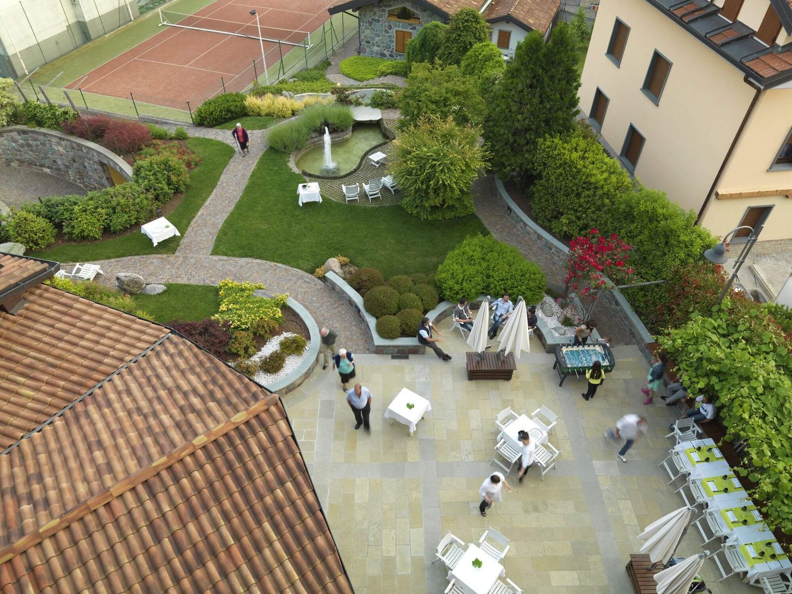 Giardino e terrazza panoramica del ristorante