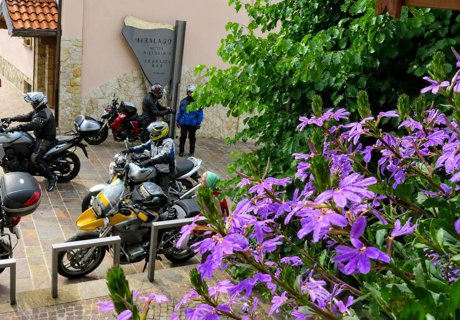Relax all'aperto al Miralago con vista sul Sebino